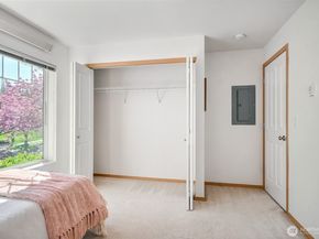 1957 23rd Place NE 203, Issaquah WA 98027