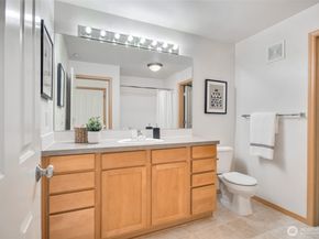 1957 23rd Place NE 203, Issaquah WA 98027