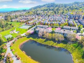 1957 23rd Place NE 203, Issaquah WA 98027