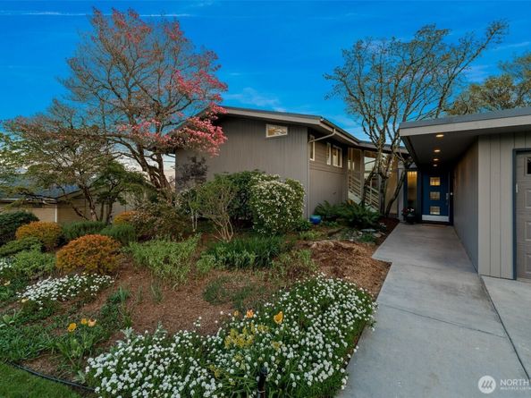 17825 NE 9th Street, Bellevue WA 98008