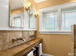 1018 NE 62nd Street, Seattle WA 98115