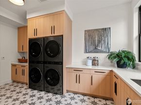 11021 NE 14th Street, Bellevue WA 98004