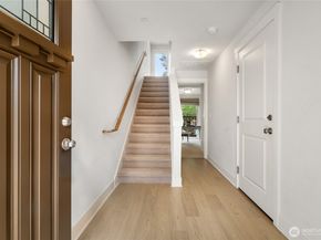 41 W Etruria Street C, Seattle WA 98119