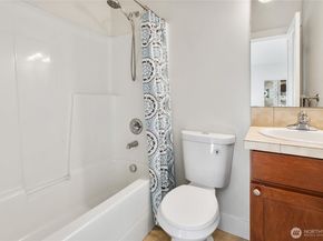 41 W Etruria Street C, Seattle WA 98119