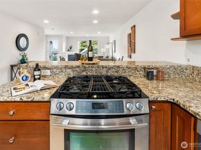 41 W Etruria Street C, Seattle WA 98119