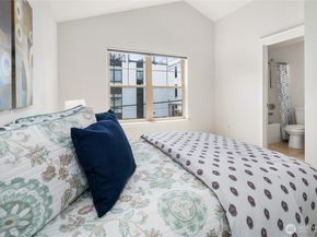 41 W Etruria Street C, Seattle WA 98119