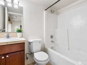 41 W Etruria Street C, Seattle WA 98119