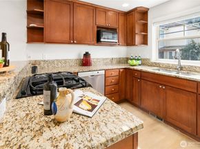 41 W Etruria Street C, Seattle WA 98119