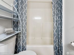 41 W Etruria Street C, Seattle WA 98119