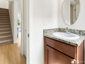 41 W Etruria Street C, Seattle WA 98119