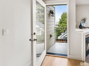 41 W Etruria Street C, Seattle WA 98119