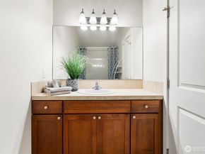 41 W Etruria Street C, Seattle WA 98119