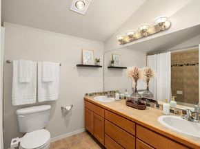 12317 10th Place NE B, Seattle WA 98125