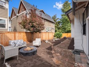 9701 Roosevelt Way NE, Seattle WA 98115
