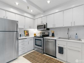 1406 Harvard Avenue 16, Seattle WA 98122