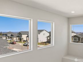 937 Panoramic Loop, Bremerton WA 98312
