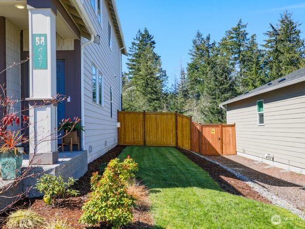937 Panoramic Loop, Bremerton WA 98312