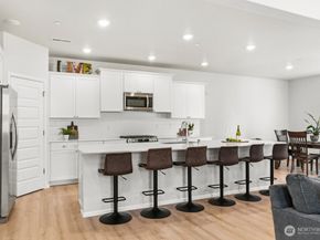 937 Panoramic Loop, Bremerton WA 98312