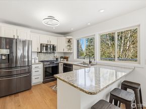 16018 36th Avenue NE, Lake Forest Park WA 98155