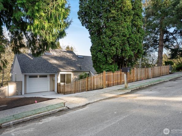 16018 36th Avenue NE, Lake Forest Park WA 98155