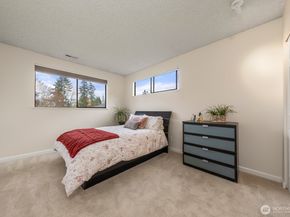 9918 NE 144th Lane 406, Kirkland WA 98034