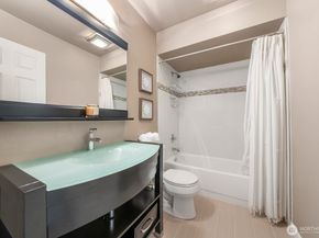 9918 NE 144th Lane 406, Kirkland WA 98034