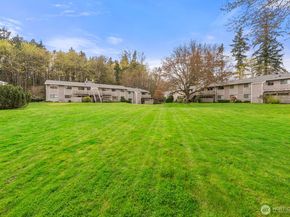 9918 NE 144th Lane 406, Kirkland WA 98034