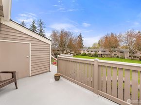 9918 NE 144th Lane 406, Kirkland WA 98034