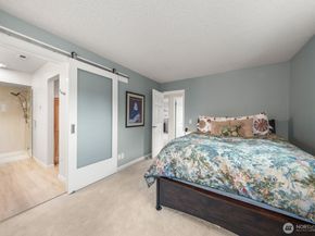 9918 NE 144th Lane 406, Kirkland WA 98034