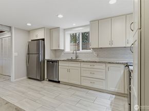 6427 182nd Place SW, Lynnwood WA 98037