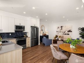 1713 17th Avenue, Seattle WA 98122
