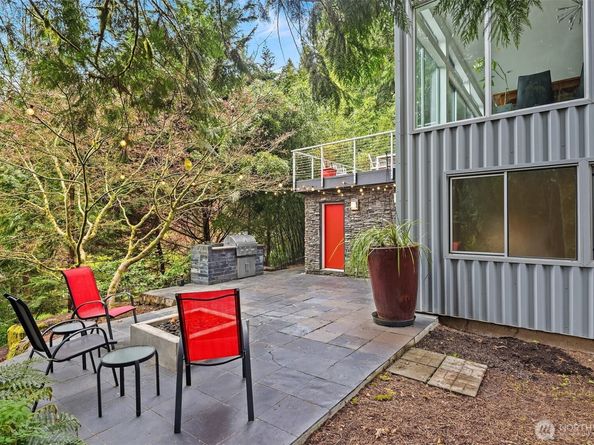 1534 Hillside Drive SE, Issaquah WA 98027