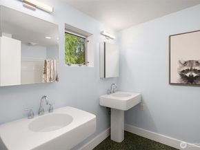 1534 Hillside Drive SE, Issaquah WA 98027