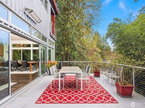 1534 Hillside Drive SE, Issaquah WA 98027