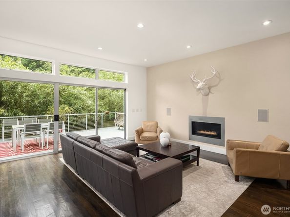 1534 Hillside Drive SE, Issaquah WA 98027