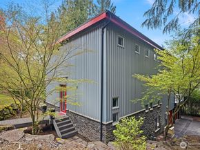 1534 Hillside Drive SE, Issaquah WA 98027