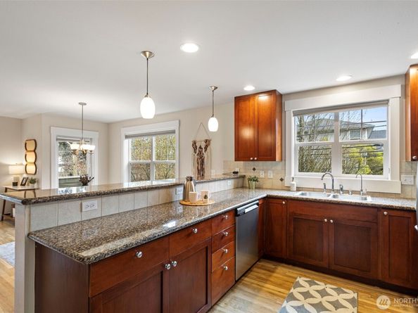 9501 Interlake Avenue N, Seattle WA 98103
