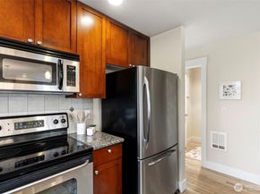 9501 Interlake Avenue N, Seattle WA 98103