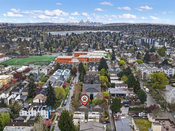 9501 Interlake Avenue N, Seattle WA 98103