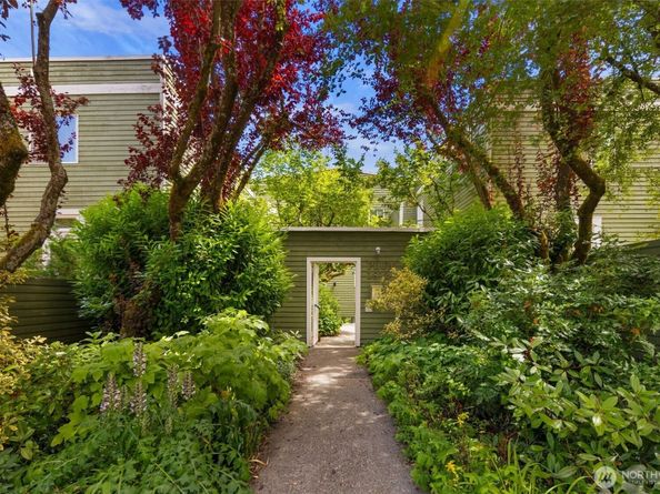 1812 25th Avenue C, Seattle WA 98122