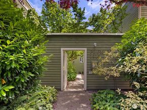 1812 25th Avenue C, Seattle WA 98122