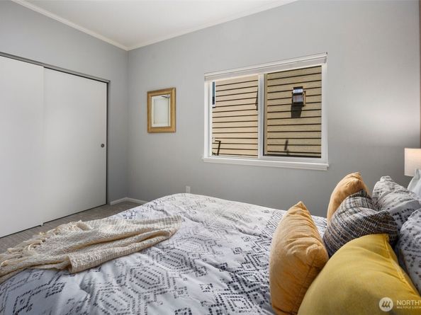 1812 25th Avenue C, Seattle WA 98122