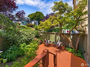 1812 25th Avenue C, Seattle WA 98122