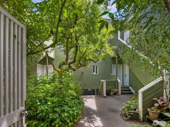 1812 25th Avenue C, Seattle WA 98122