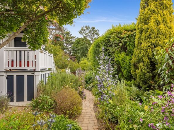2823 34th Avenue S, Seattle WA 98144