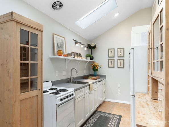 2823 34th Avenue S, Seattle WA 98144