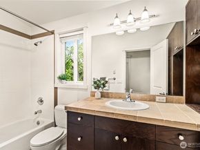 1019 NE 125th Street C, Seattle WA 98125