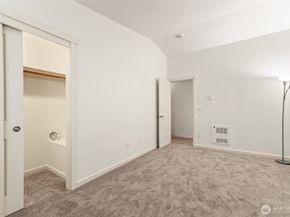 1019 NE 125th Street C, Seattle WA 98125