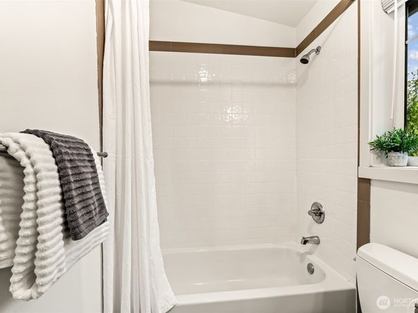 1019 NE 125th Street C, Seattle WA 98125