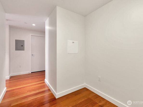 909 5th Ave 502, Seattle WA 98104